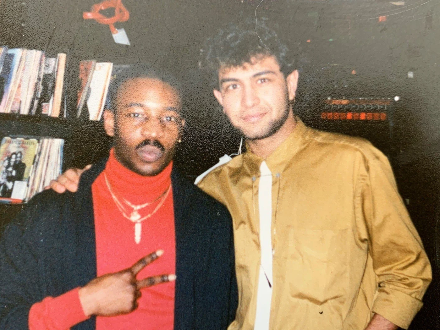 Historisches Foto von Chico mit einem DJ-Kollegen im Night Club Alexis